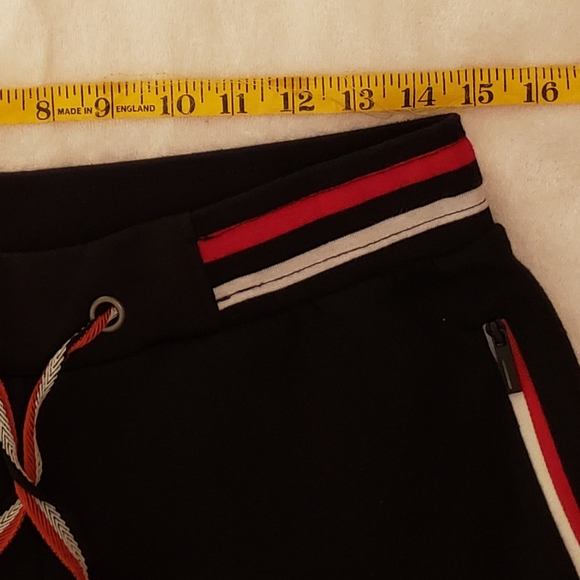 Men's shorts,black/red stripe,size 30,drawstring waist,zipper pockets - Picture 7 of 9